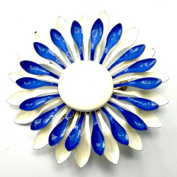 The Sky Dancer — Mod 1960s Enamel Daisy Flower Power Brooch — 2 7/8" — EUC - Picture 1 of 6